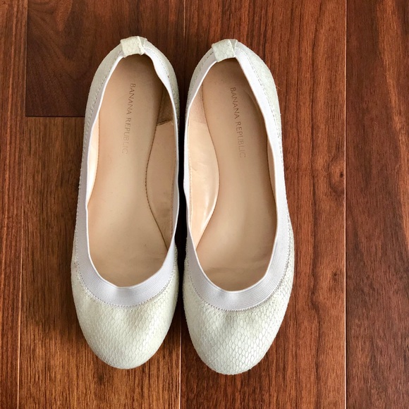 Banana Republic Shoes - Banana Republic Nude Ballet Flats